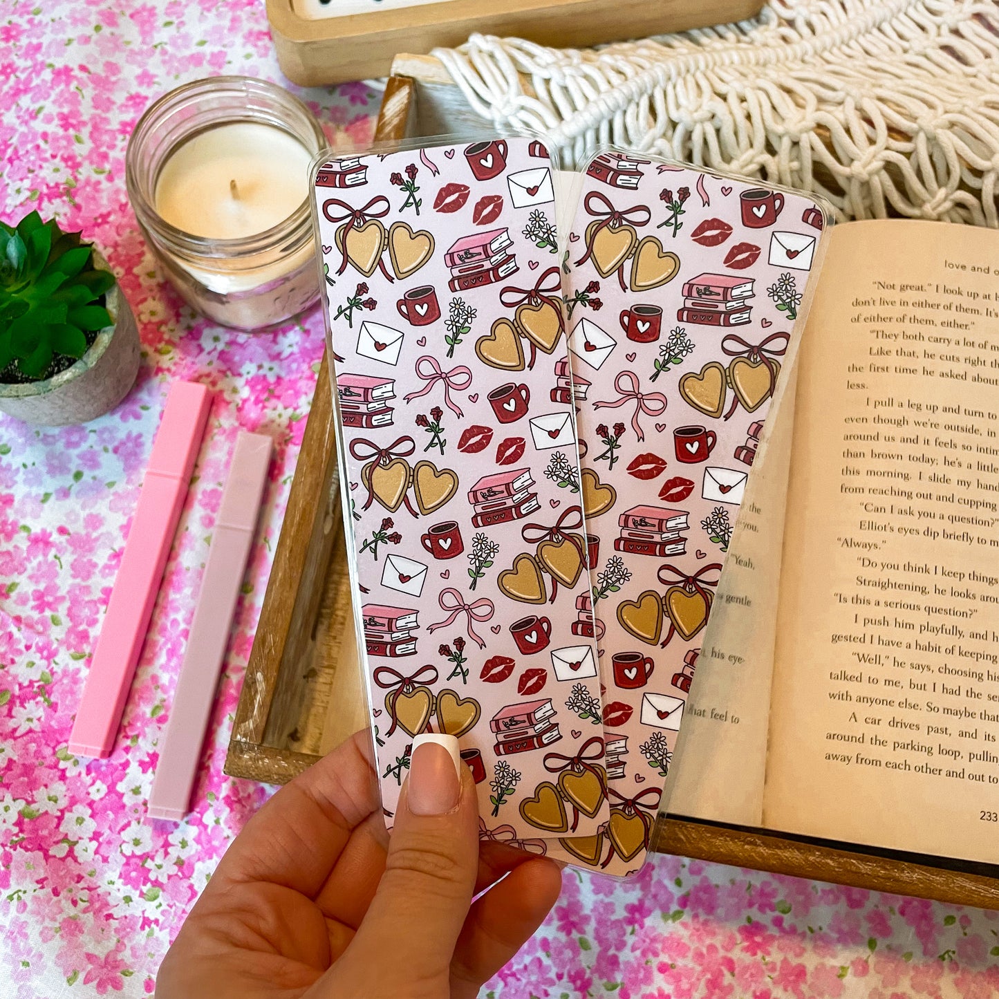 Romance girly - Bookmark